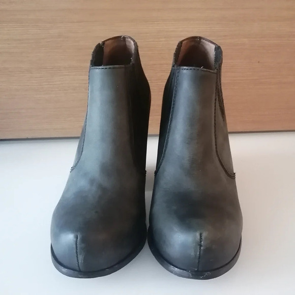 Jeffrey Campbell Yorktown Leather Chunky Heel Booties in Black Rounded Toe 8 - Picture 7 of 16